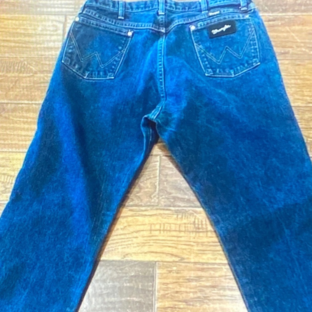 Wrangler Men's Deep Blue Relaxed Jeans